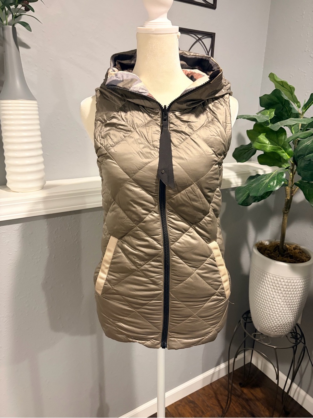 Lululemon Reversible Down Quilted Hooded Vest (2 Vests in 1!) Size 2